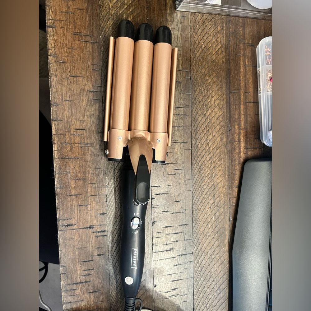 💐🌸 Gold and Black 3 Barrel Curling Iron